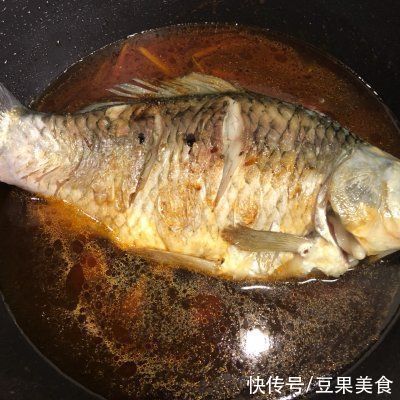 这道年夜饭必备家常红烧鲫鱼简单快手，超下饭