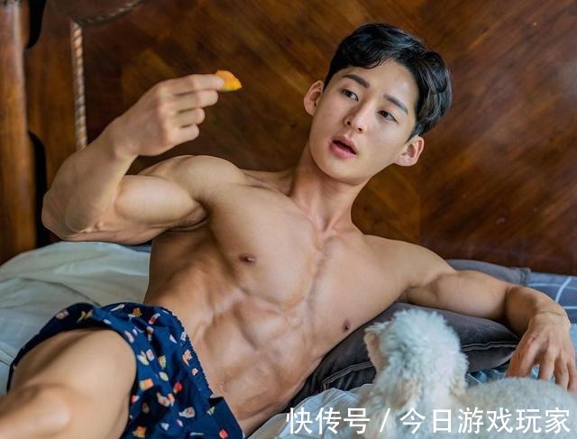 性感|肌肉帅哥上线!性感的小麦色肤色下,有质感的腹肌和人鱼线!