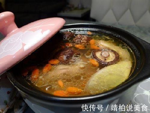 泡沫|炖鸡汤时,先放盐还是后放盐好多人弄错了,怪不得汤不浓!