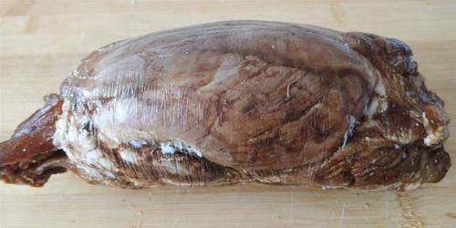 这才是酱牛肉的正确做法,牛肉紧实入味,酱香十足,怎么切都不散