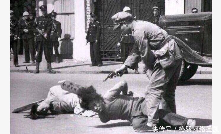 老照片|抗日战争胜利后处决汉奸现场老照片,背叛民族残害同胞,该杀!