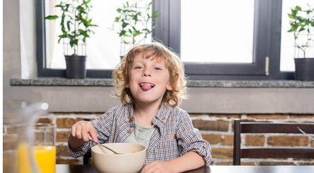 孩子|有种糊弄式早餐正在蔓延,父母轻松了,孩子脾胃却变弱了