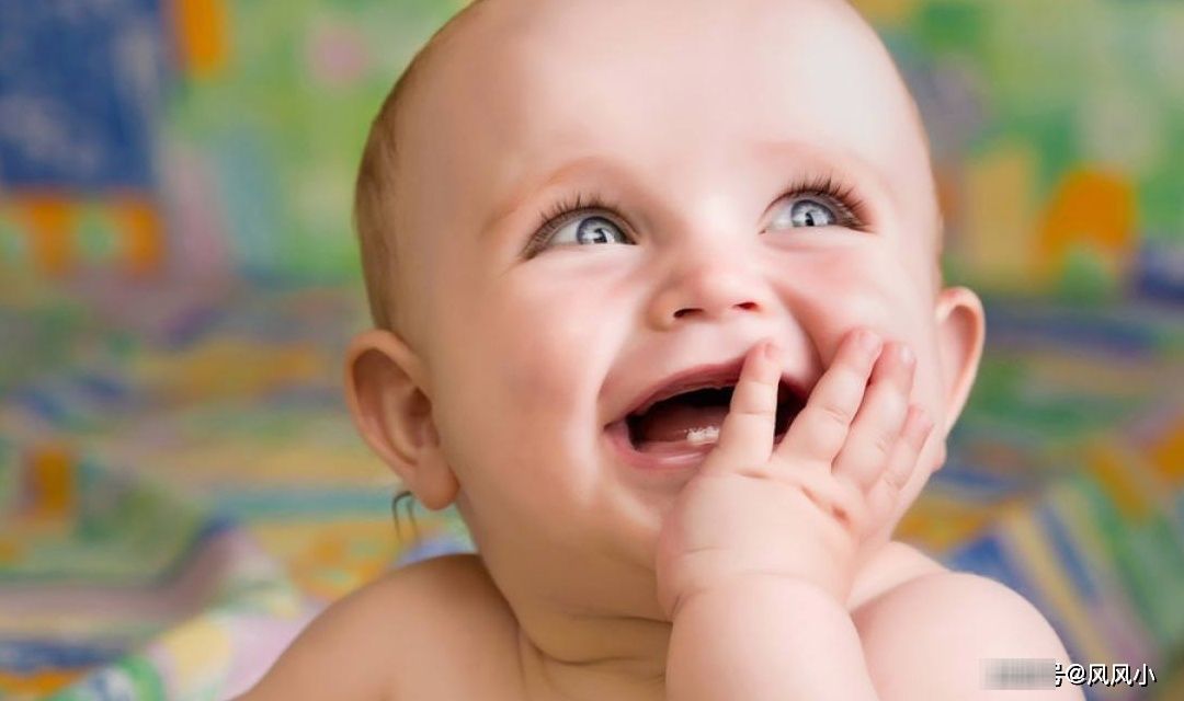 大人们|宝宝有个动作会的越早，将来长大就更聪明，你家宝贝是吗