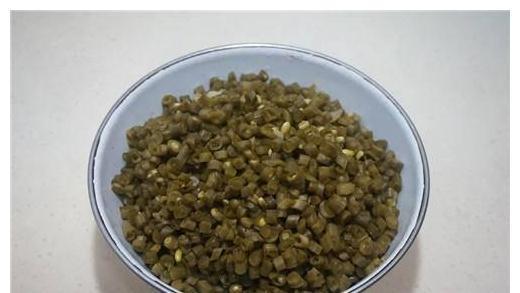 扛把子|秋天,此菜刚好可以吃,又酸又辣又解馋,是湘菜中的“扛把子”