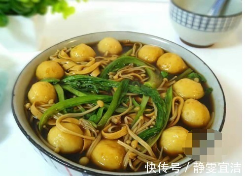 一到冬天,就馋这道菜,10块钱煮一锅,喷香下饭,特舒服