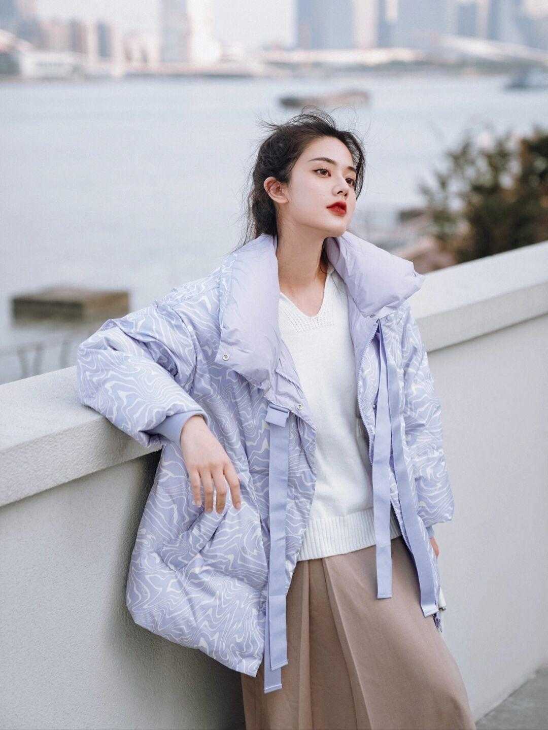 衣身 彩色羽绒服怎样选才不浮夸,照搬照抄这几种颜色,上身效果超棒