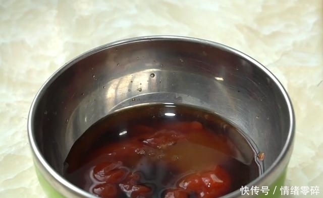 土豆新吃法,不炒不用炖,酸甜又开胃,孩子三天两头点名吃,解馋