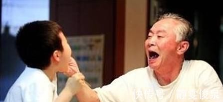 假带娃|老人这些“假带娃”行为，对孩子危害很大，年轻父母赶紧阻止