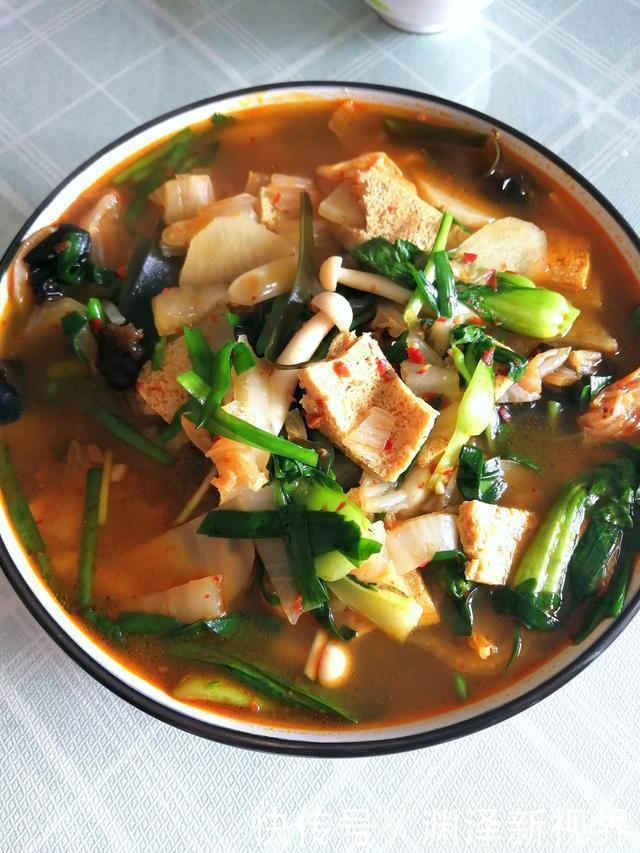 冻豆腐|老婆偷懒没炒菜，十几样蔬菜一锅烩，丈夫孩子却说吃得太过瘾了