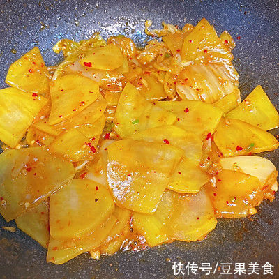 让人闻香止步的#一学就会快手菜#辣白菜炒土豆片