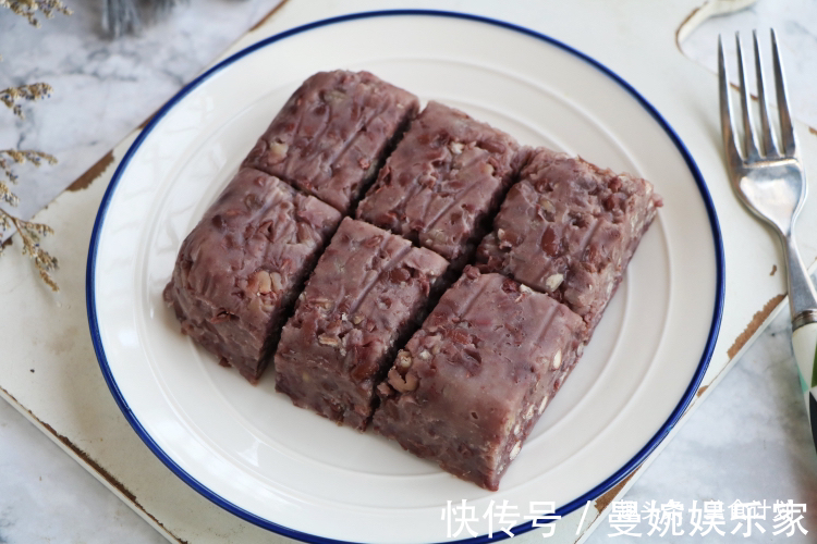 绿豆雪糕|夏天红豆别煮粥了，加半碗糯米粉一蒸，清凉又解暑，比凉糕好多了
