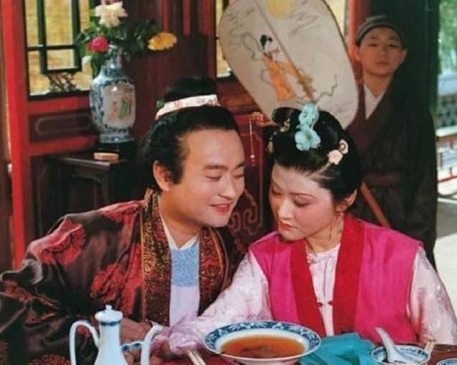 答案|贾瑞一介家教,为何却敢打王熙凤的主意王夫人恼怒之下说出答案