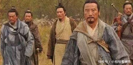 落魄|落魄公子向农夫讨饭吃却收到土块，公子大怒，随从却说：这是吉兆