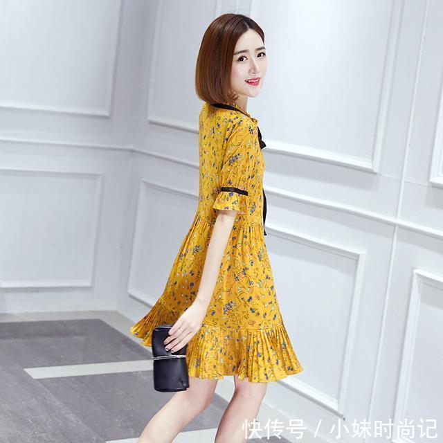 圆领|腹部偏大的胖mm,可以尝试较为宽松的裙子哦