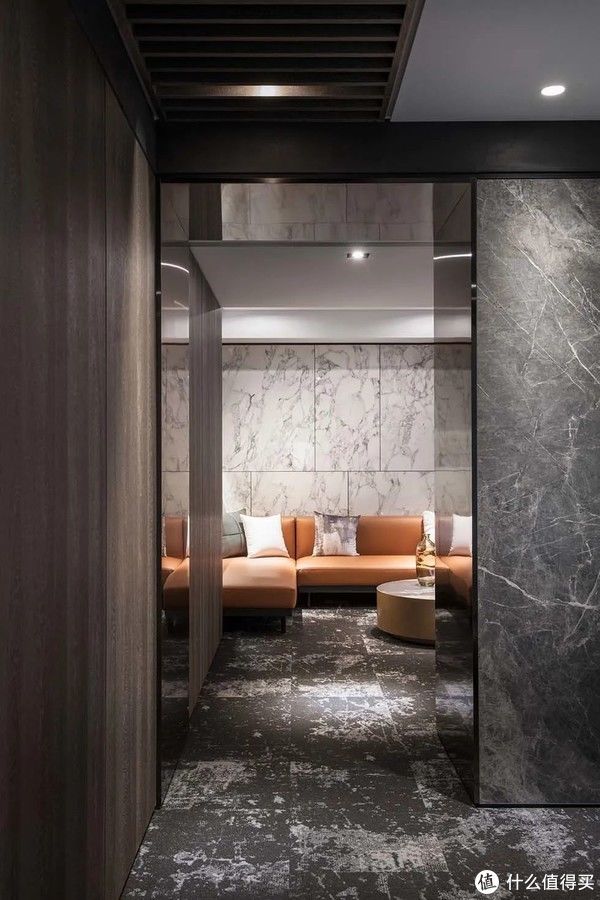 岩板|她家的装修太牛了，光是客厅就让人服气，妥妥的轻奢风装修样本