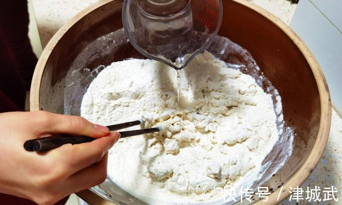 冬天,少吃猪肉多吃它,比吃牛羊肉强,用它蒸白菜馅包子,特别香