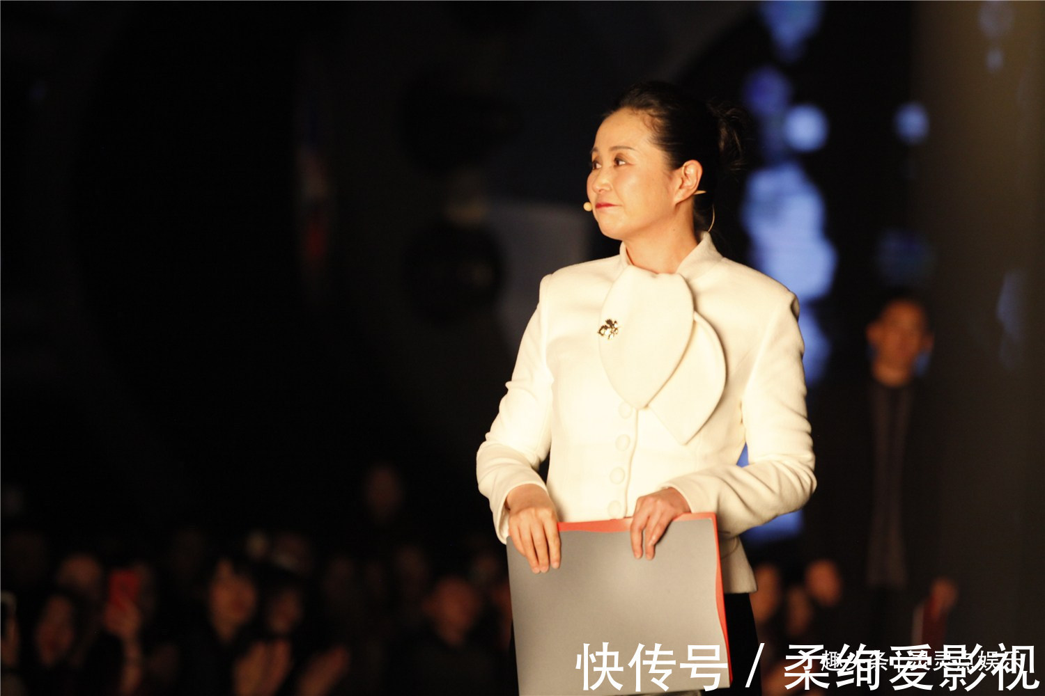 黄菡离开《非诚勿扰》时,那只有9句话的演讲,却影响了无数人