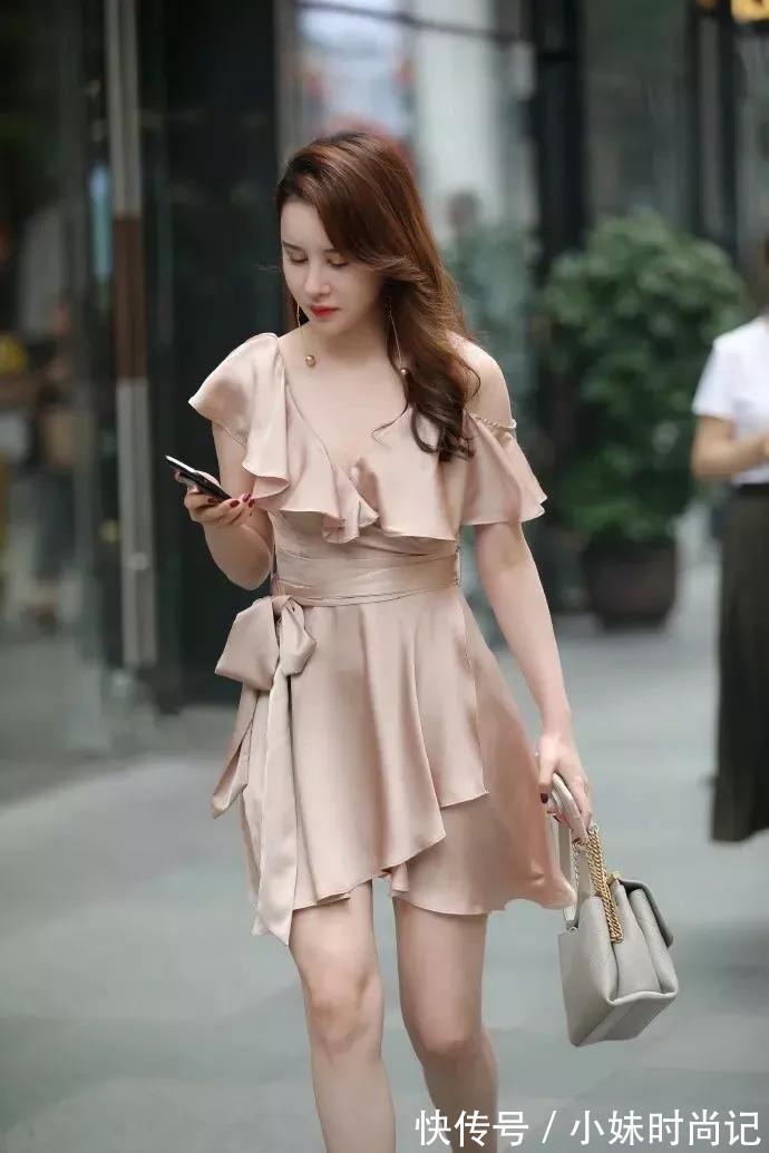 高贵|时尚街拍:高贵典雅的美女,颜值身材很给力