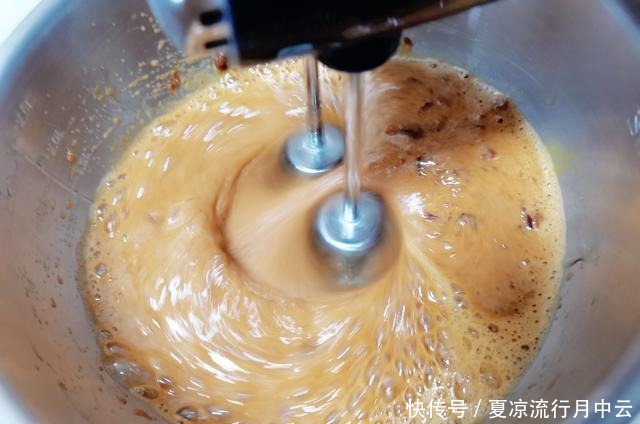 6个鸡蛋1碗红枣,轻松做出家人爱吃的枣糕,香甜绵软,一次成功