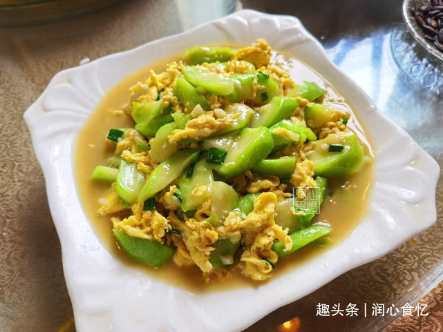 五一假期,4姐弟一大家子聚餐,15分钟上一道菜,菜没上完人走了