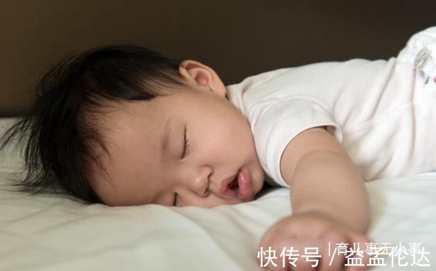 时刻|几个月的婴儿睡觉才有规律?家长学会这四个方法,帮助宝宝睡整觉