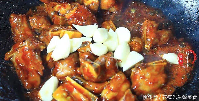 这才是糖醋排骨最香的做法,学会这招,肉嫩不柴,香而不腻,解馋