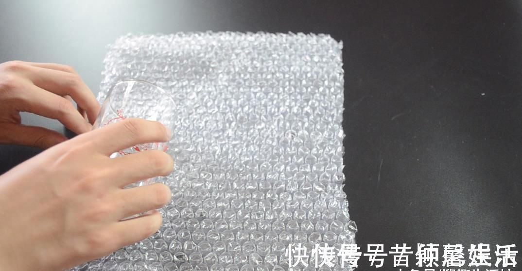 快递箱|快递箱里的气泡垫别扔了, 没想到还有这么多妙用, 看完赶紧去试试