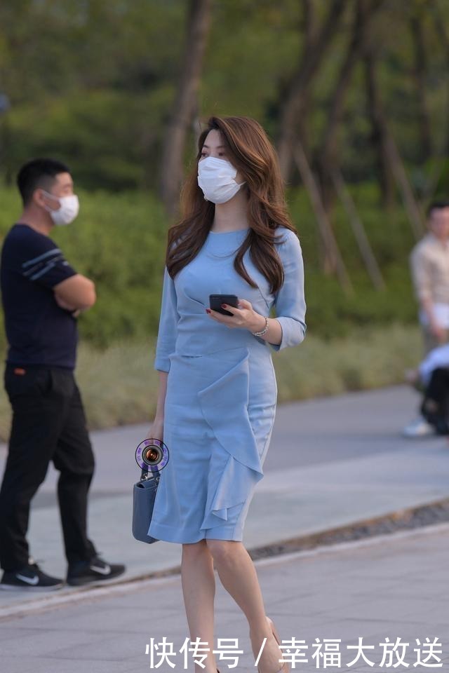 搭配|连衣裙的穿搭时尚大方,瞬间提高美丽气质,魅力绽放的简单技巧