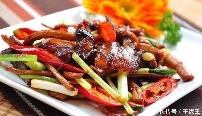 豆豉蒸大肠,胡萝卜炒荷兰豆杏鲍菇,菌味炒腊肉,莴笋炒腊肠