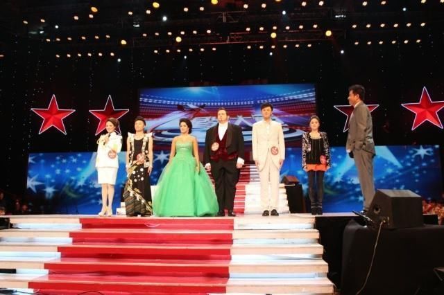 天天把歌唱 凭借《星光大道》成名,走红后撬走别人丈夫,前妻女儿公开哭诉!