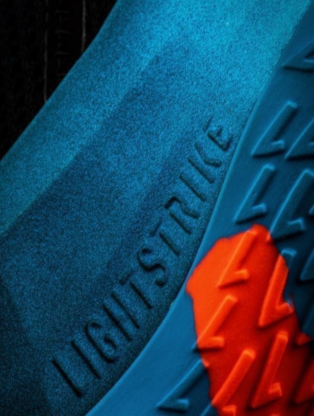 visionary 鸳鸯撞色+裸眼3D!上脚这双鞋,谁都忍不住多看两眼