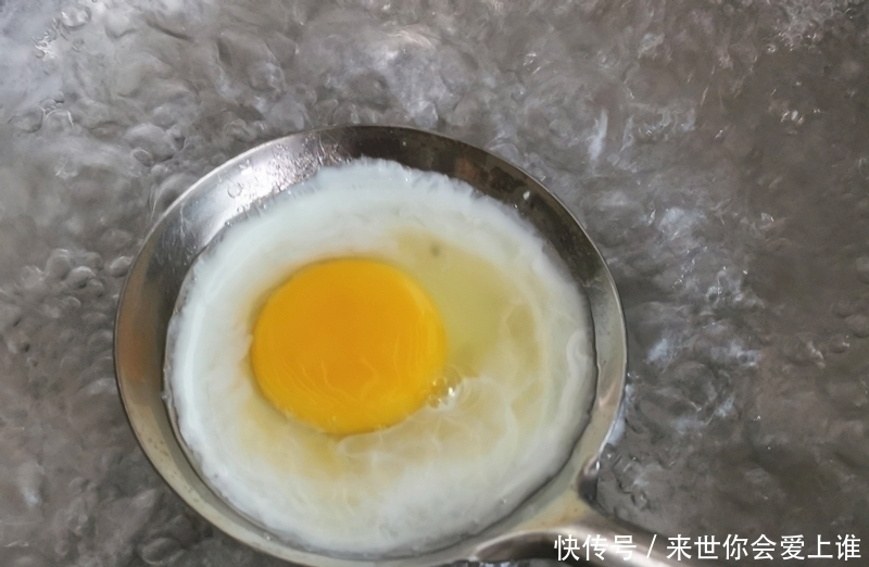 荷包蛋|面条从小吃到大，这做法最受欢迎，汤汁鲜营养足，一大碗丁点不剩