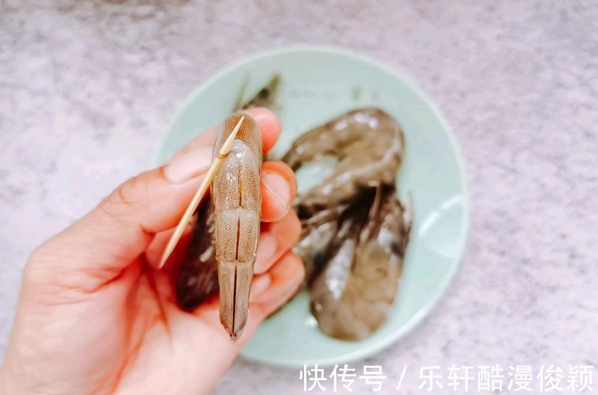 中秋|中秋将至，用应季蔬菜做一道鲜虾丝瓜汤，喝一口就能鲜到神清气爽