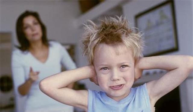 后脑勺|7岁女童倒地猝死,死因每个家长都在犯,为了孩子请摒弃坏习惯