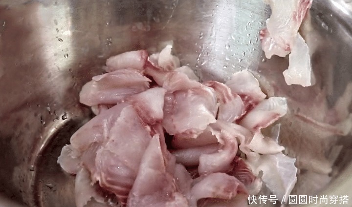 把鱼肉|教你在家溜鱼片,牢记2大技巧,鱼片滑嫩入味,好吃还不碎