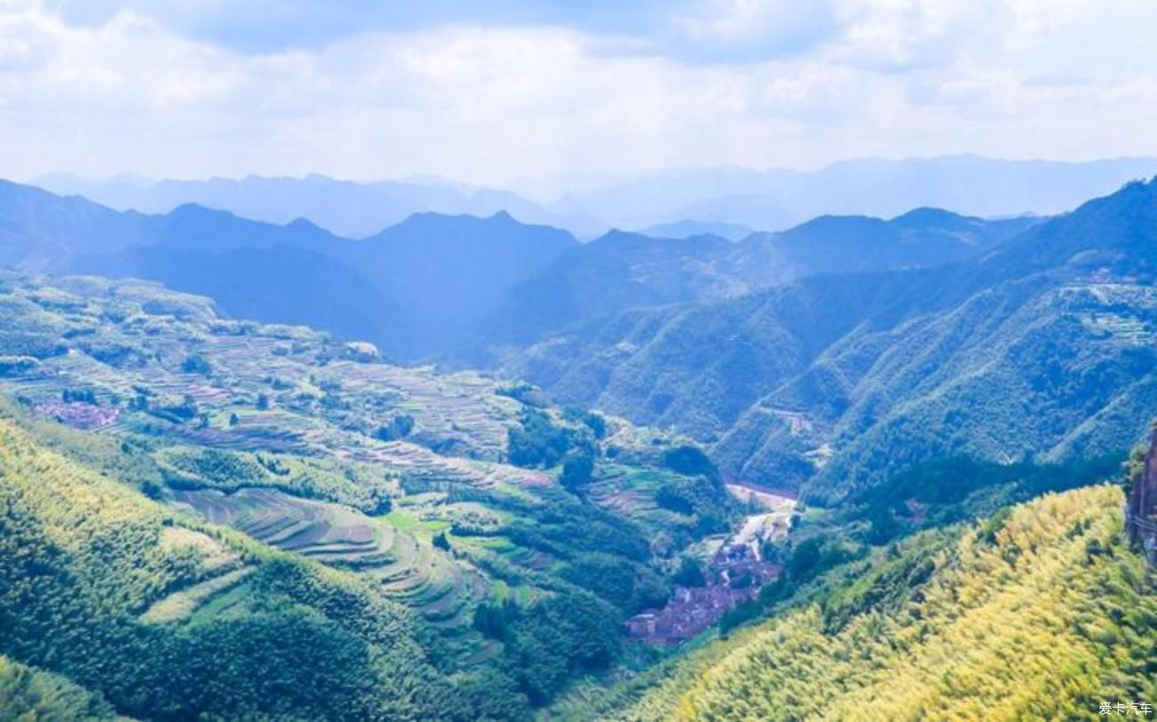 看山看云看梯田，星空诵读南尖岩