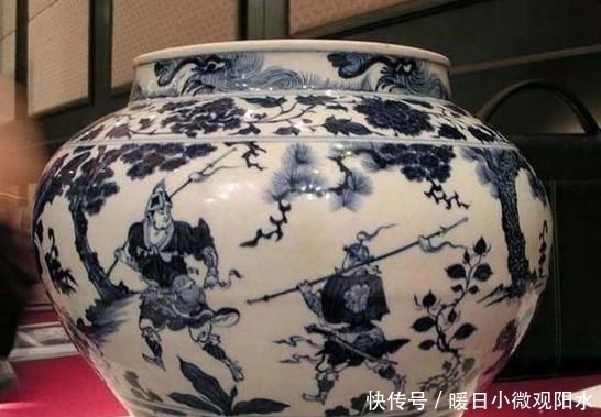 村民拿出祖传“鸭蛋罐”,被专家1000元“骗走”,如今估价2个亿