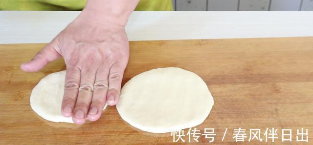 外婆|外婆30年的烙饼诀窍,全程详细教你,烙出的饼柔润不发硬,超好