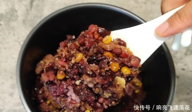 比黄磊老师做法还简单的东北粘豆包,1不和面2不放糖,软糯香甜!