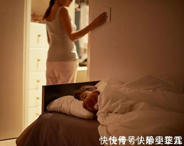 发育|孩子这么睡,小心发育赶不上同龄人,12岁前再不纠正就来不及了