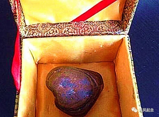 女孩&女孩自称孙悟空后代,还拿出2个宝物鉴定,复旦专家:为她点赞!