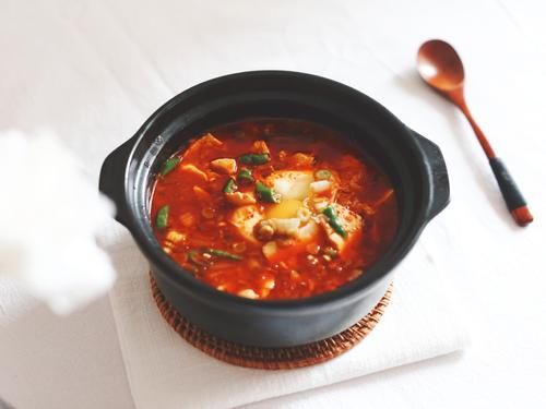  甜香|石锅嫩豆腐汤色泽诱人，甜香嫩滑，看着很红，辣度很低，满嘴回甘