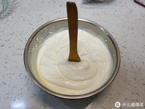 松软|把牛奶倒进锅里，简单几步就能做出小布丁雪糕，香甜松软无冰渣
