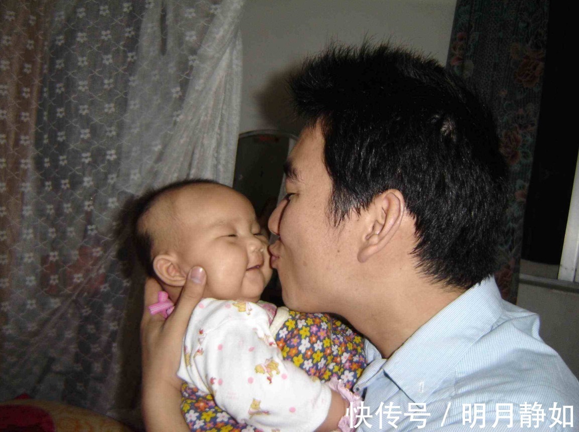 大长腿|高颜值长腿爸爸,遛娃照一夜走红,网友:妈妈好福气