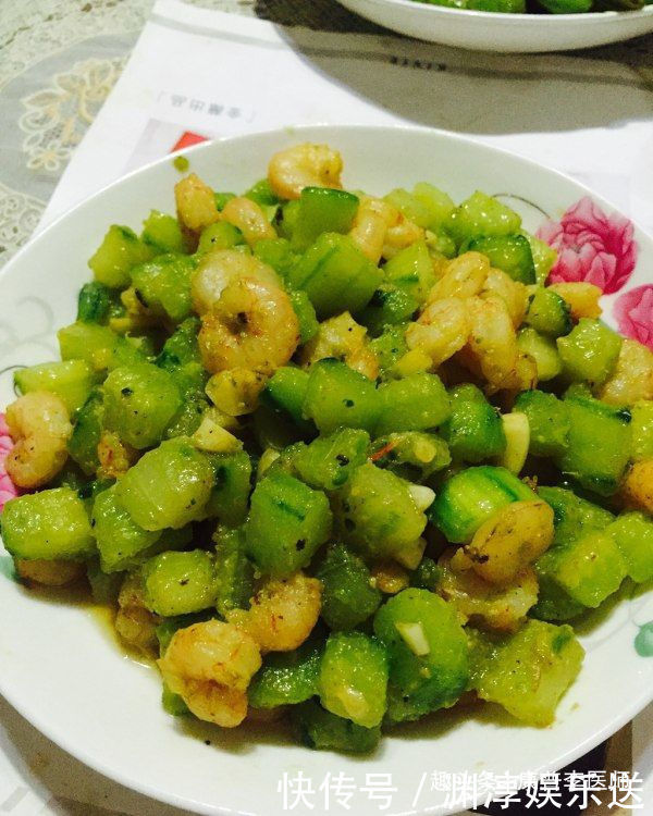 想气色好,春天多吃的食物,皮肤细腻,充满弹性,更显年轻