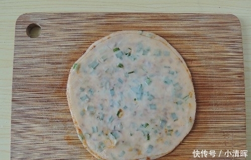 葱油饼|饺子皮买多了？做成它，金黄酥脆，层次分明，刚出锅就被抢光了