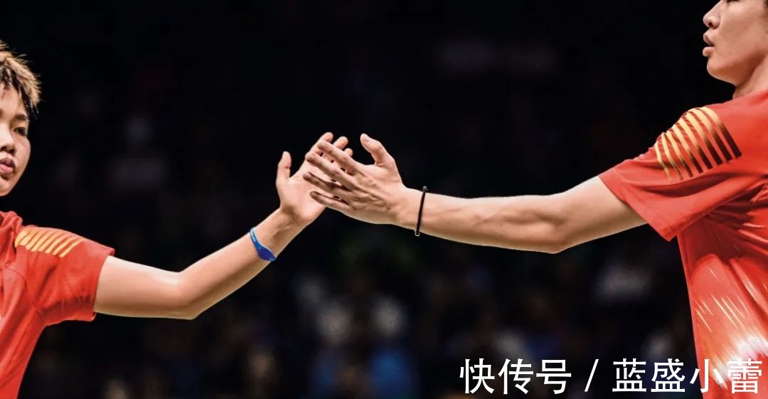 巅峰时刻|《羽毛球》封面来了!王懿律黄东萍格局打开,清风自来!