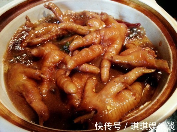 鸡爪|女性过了40,不想满脸皱纹,多吃此食物,满满的胶原蛋白