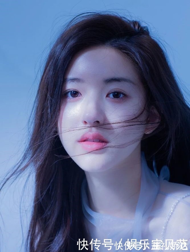淡颜系|双眼皮、一字眉已经过时了，现在的美女标准是这样……