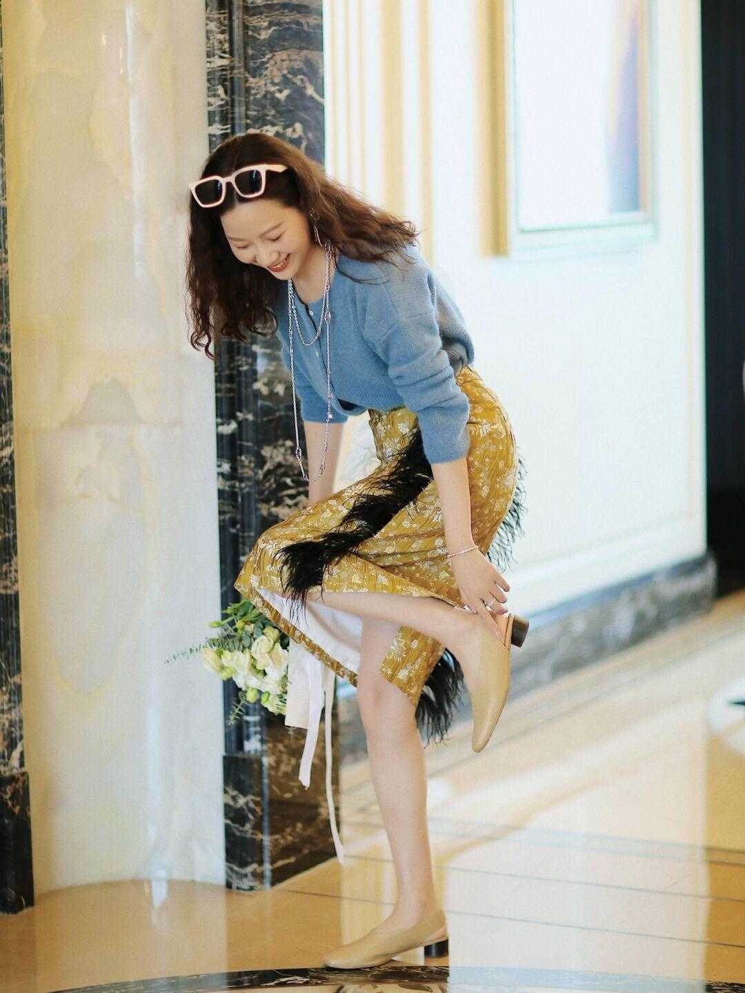 紧身 30+的女性朋友们来这里集合了!气质出众的初春轻熟造型,全在这